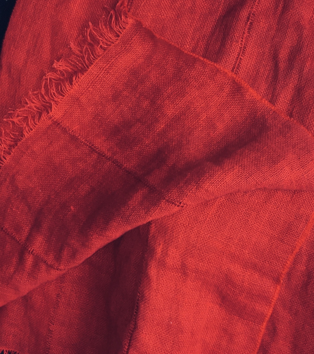 IL041 POINSETTIA Softened 100% Linen Middle (5.01 oz/yd<sup>2</sup>)