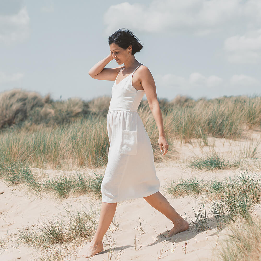 Robe à bretelles en lin à rayures cousue à la main – patron gratuit Luna Sundress, 10 Patrons de Robes Gratuites à Coudre Cet Été